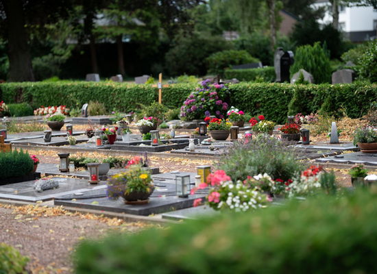 Friedhof Neersen, Urnenwahlgräber